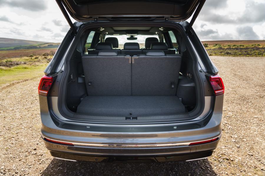 Багажник Volkswagen Tiguan Allspace R-Line 2018 года  (UK) (фото 36 из 40)